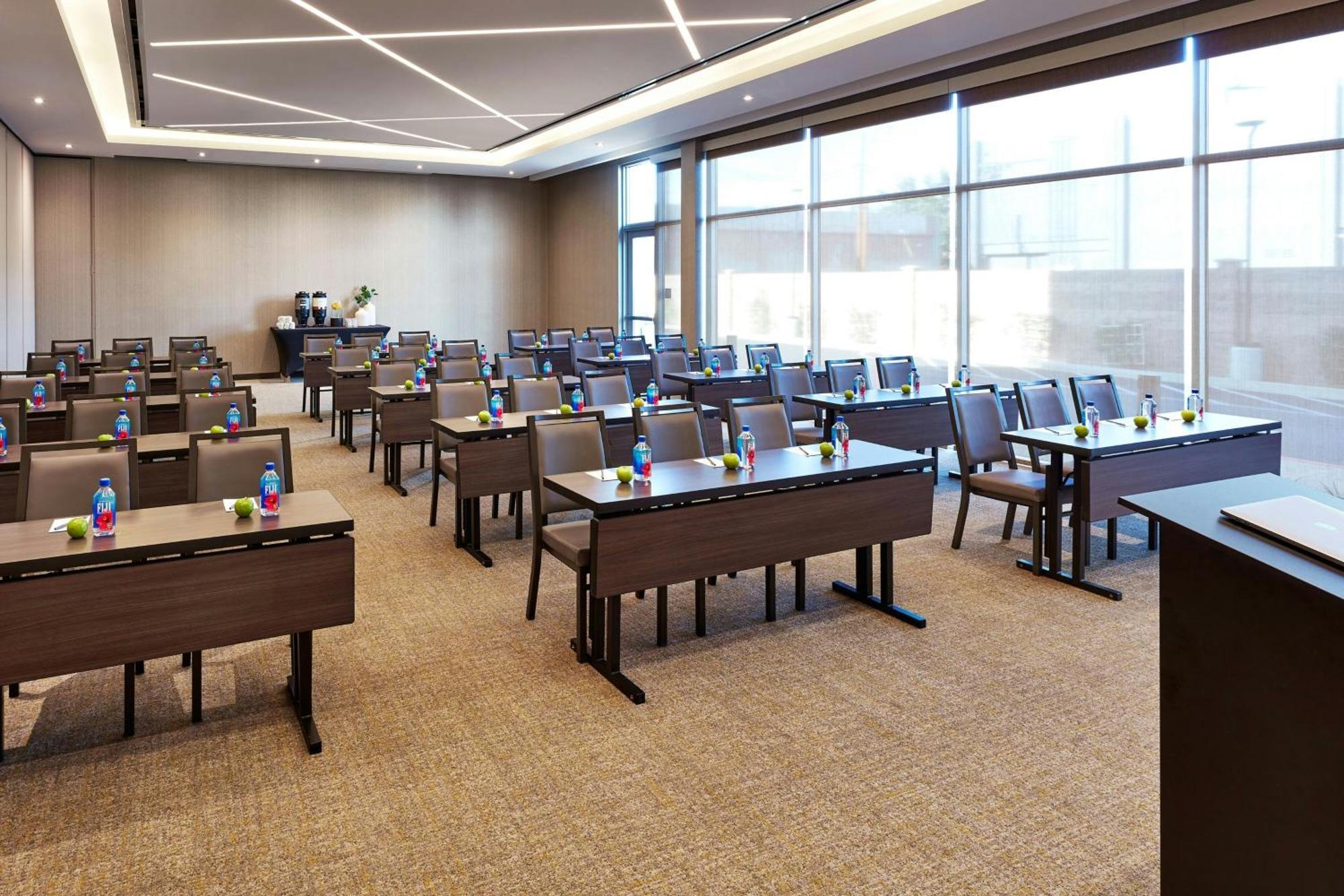 Springhill Suites By Marriott Los Angeles Дауни Экстерьер фото